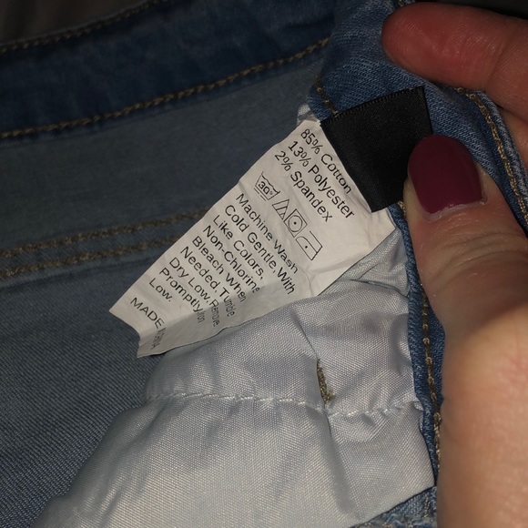 Raw Hem Flare Leg Jeans - Picture 5 of 7